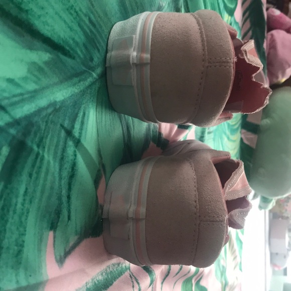 Sneakers - Picture 4 of 8